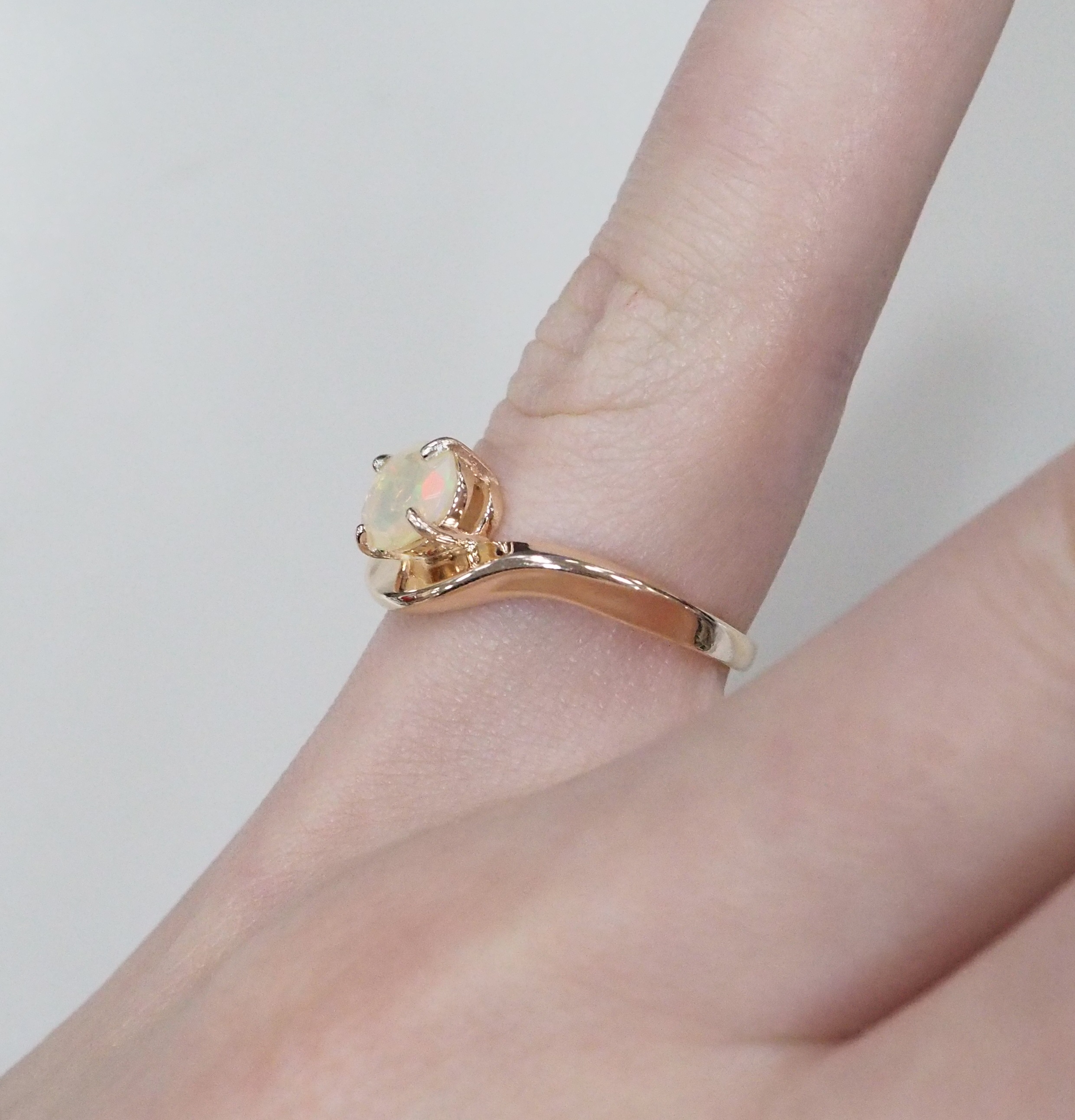 Серебряное кольцо с опалом